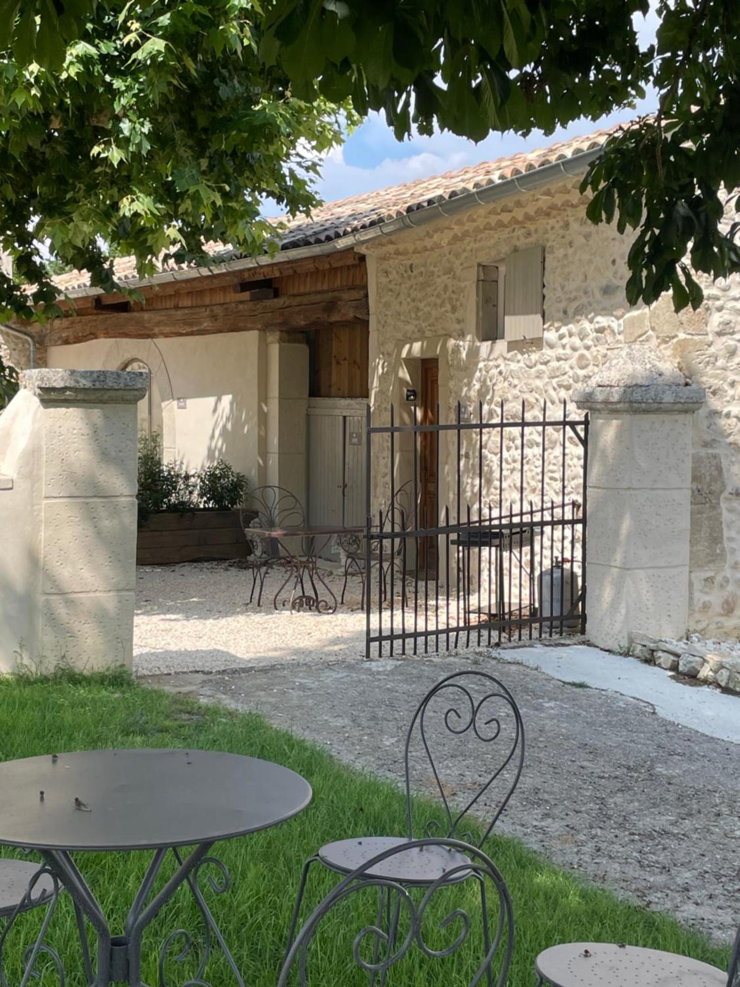 Вилла Domaine Chamarel Saint-Paulet-de-Caisson Экстерьер фото